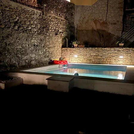 La Piscina Nel Borgo Bagnone